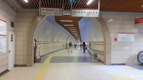 Pendik Metro Yaya Altgeçidi
